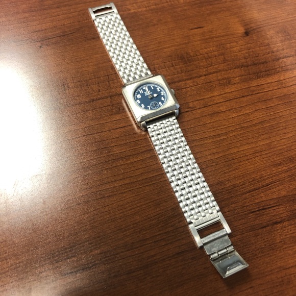 Roxy Quicksilver Chain Link Watch Silver Navy Blue - Picture 5 of 6